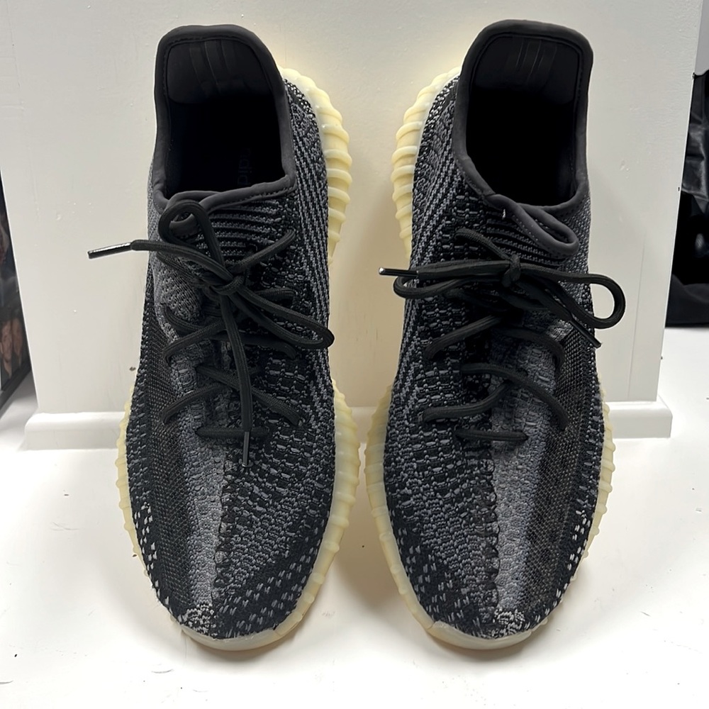 Yeezy 350 V2 “Carbon”
